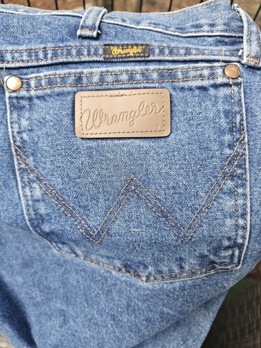 🚨CLEARANCE🚨 Mens Wrangler Light Blue High-Rise Jeans with Leather Patch